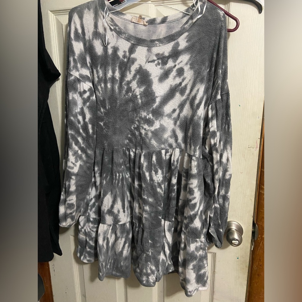 Altar'd State Gray and White Tie-Dye Tunic